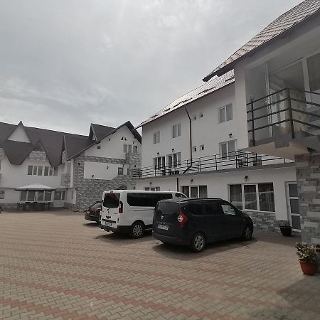Pensiunea Iuliana Căpăţîneni-Ungureni Esterno foto