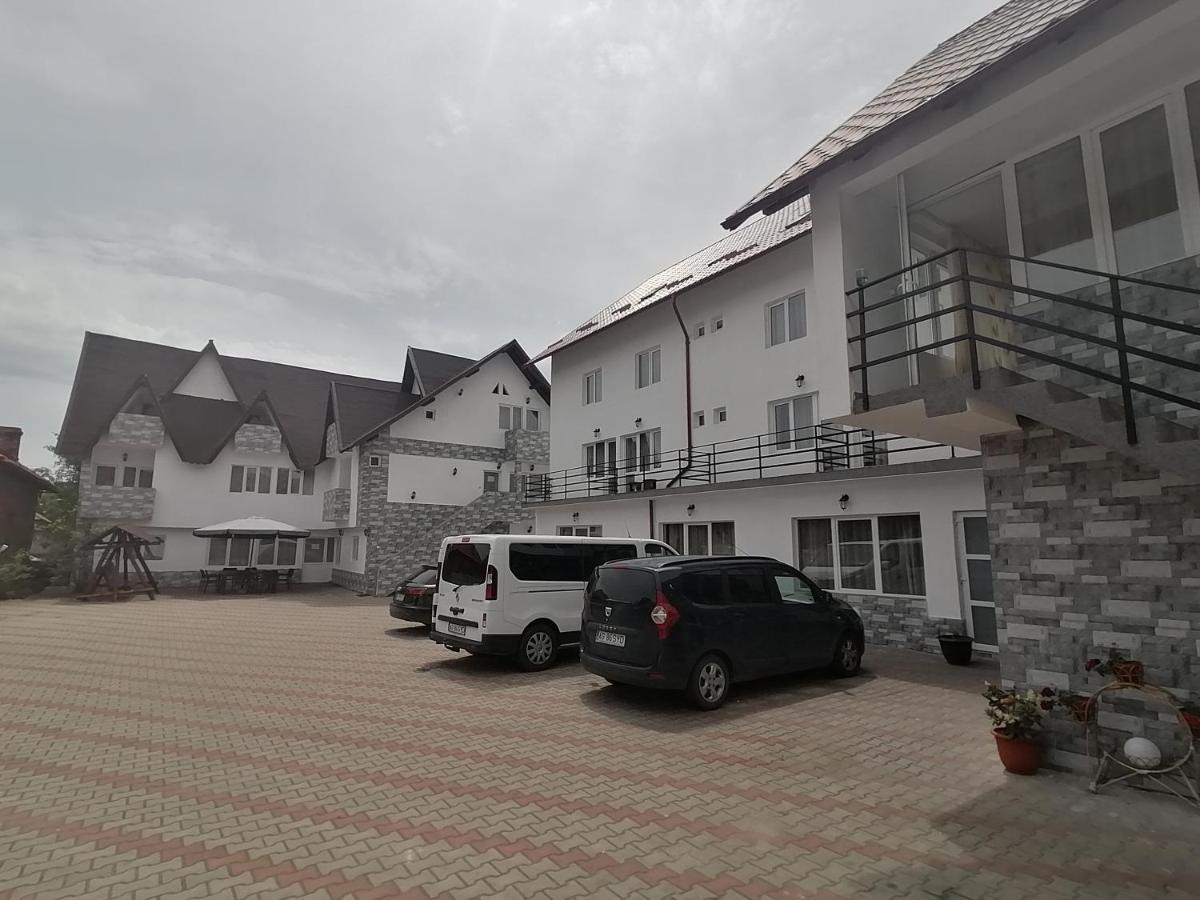 Pensiunea Iuliana Căpăţîneni-Ungureni Esterno foto